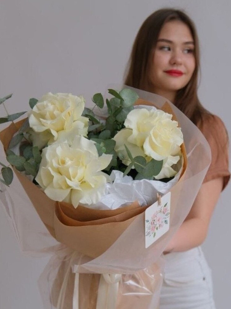 «Если мы говорим про эффект «вау», то это - пионовидные розы»: томичам рассказали, какие цветы купить на День матери