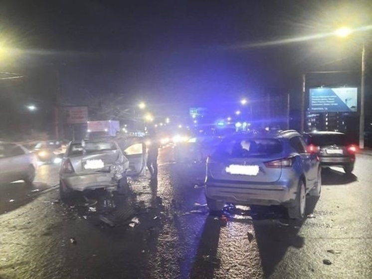 В Ростове на улице Армянское произошла массовая авария с пострадавшими