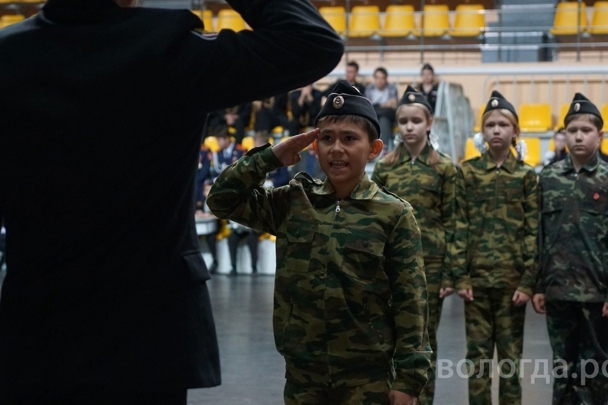 Городской смотр строя и песни им. А. А. Попова прошел в Вологде