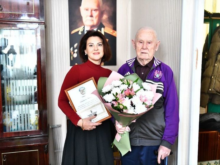 Ярославский старожил принимает поздравления с 98-летием