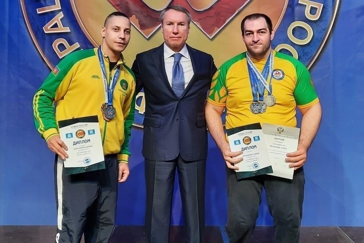A Sochi resident with health limitations won two silver medals at the Russian Arm Wrestling Cup