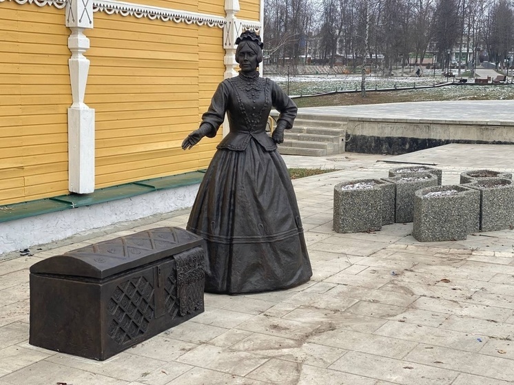 Площадь Углича украсила сваха и сундук из "Женитьбы Бальзаминова"