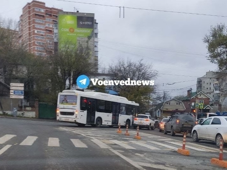 В Ростове автобус №49 попал в аварию с кроссовером