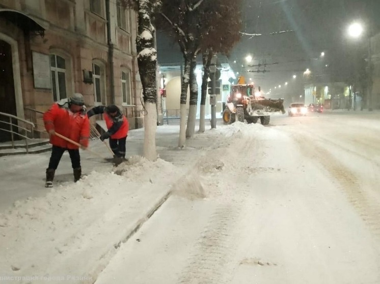Ночью 21 ноября с рязанских улиц вывезли 156 кубометров снега