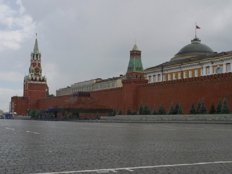 Кремлевская гардеробщица внезапно умерла в Александровском саду