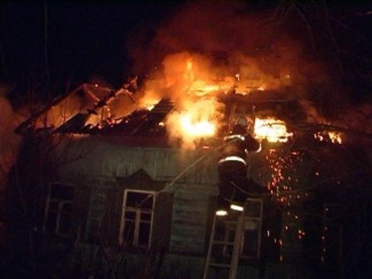 В Неклиновском районе при пожаре в доме погибли два человека