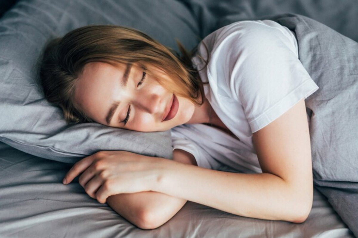 Researchers have found a solution to sleep problems: sleep on a certain side of the bed
