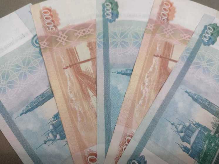 Пятеро мужчин из Ноябрьска инвестировали в карманы мошенников 4,5 млн