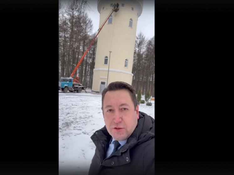 На водонапорной башне в Новомосковске приступили к монтажу подсветки