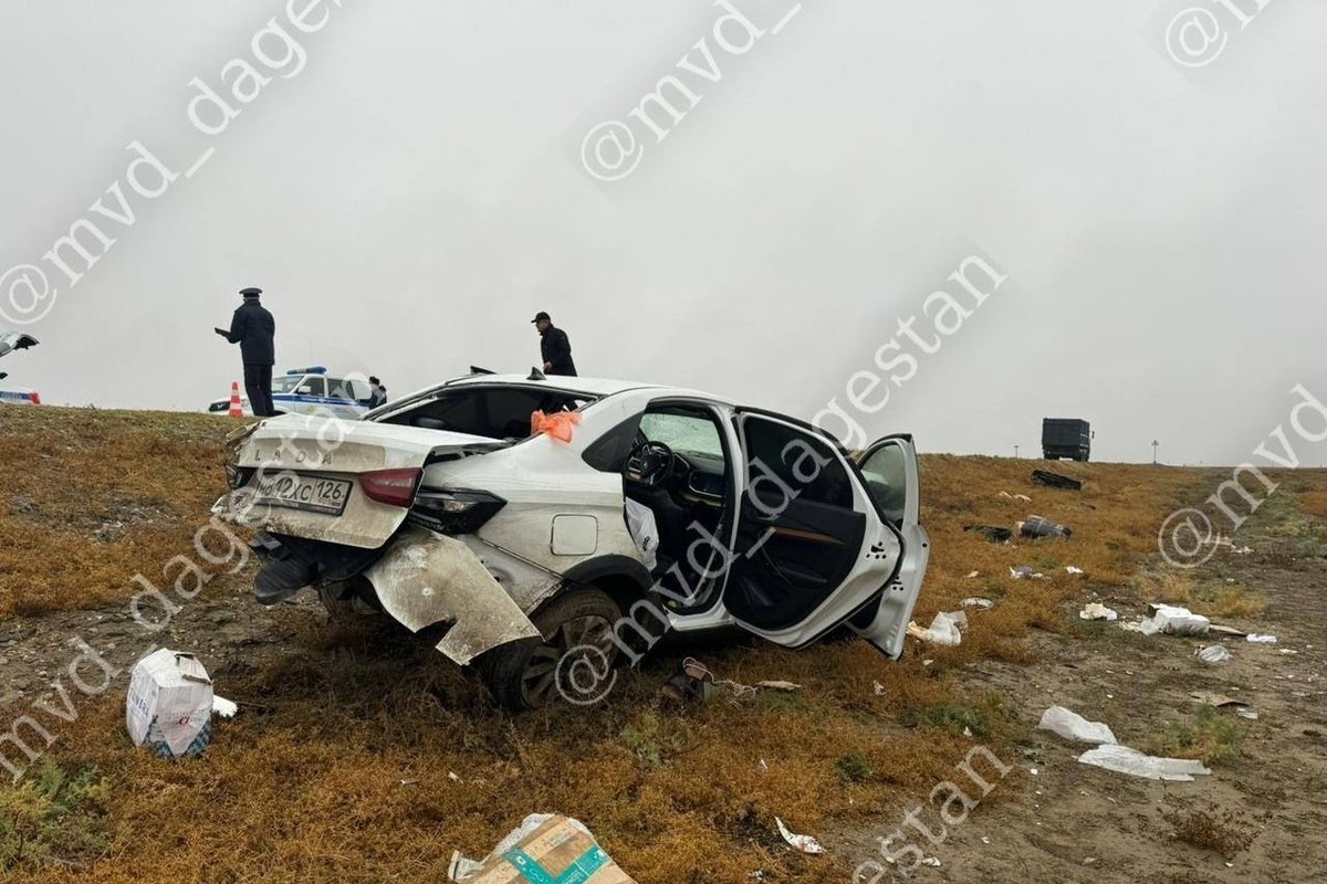 Автомобиль в Дагестане опрокинулся в кювет