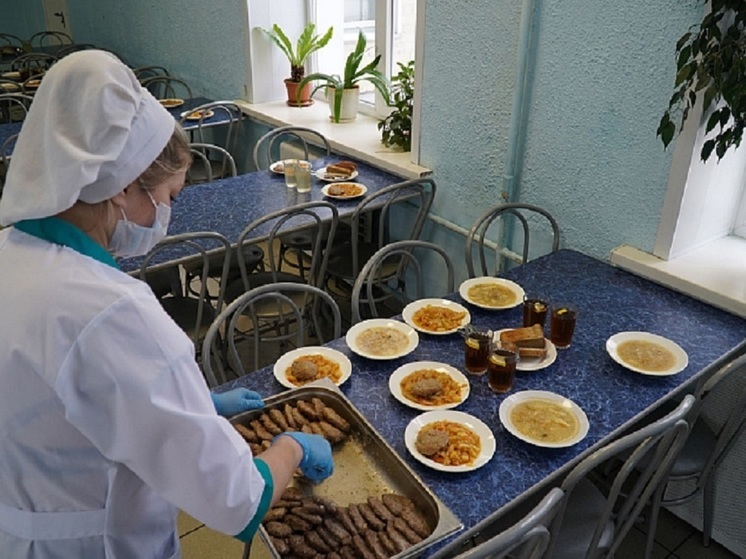 Кировские школы готовятся перевести на новую систему питания