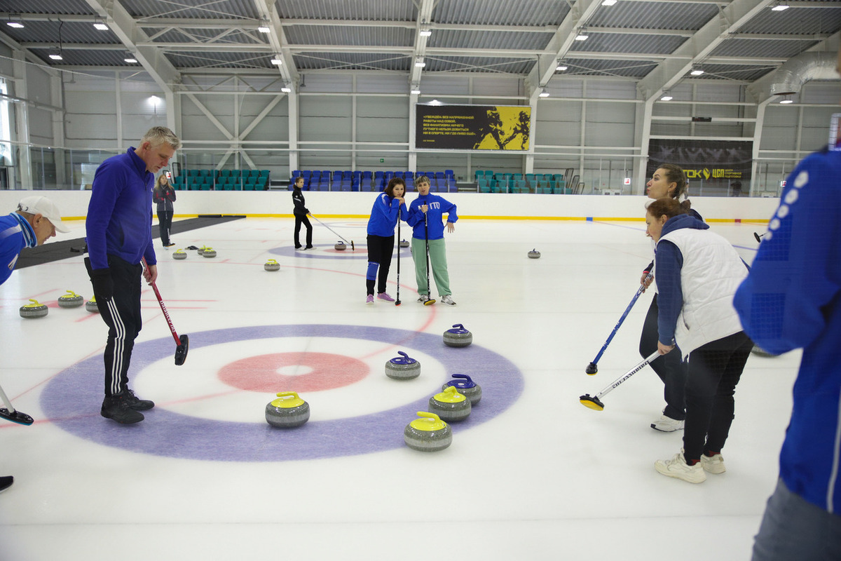 The Far Eastern Federal District curling championship started on Sakhalin