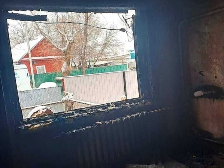 Веранда и крытый двор полностью сгорели в Советском районе Томска