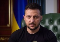 Президенту Украины Владимиру Зеленскому необходимо перестать жаловаться на ослабление поддержки со стороны США