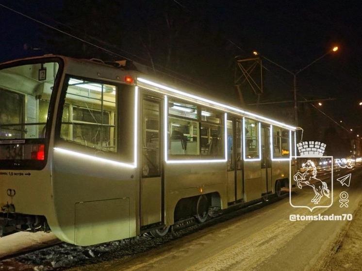 10 трамваев и троллейбусов в Томске украсят новогодней иллюминацией