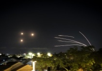 Пресс-служба Армии обороны Израиля (ЦАХАЛ) сообщила, что в прилегающих к сектору Газа населенных пунктах Израиля впервые с вечера 21 ноября прозвучали сирены воздушной тревоги, которые предупреждают граждан об угрозе ракетного удара
