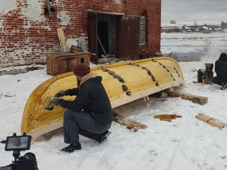 В Каргополе построили лодку по старинных технологиям