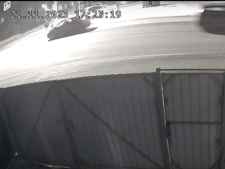  Опубликовано видео ДТП со светофором, который упал на подростка в Твери
