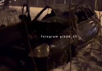 21 ноября на федеральной трассе «М-2 Крым» в Белгородской области улетела в кювет и опрокинулась «Лада Приора»
