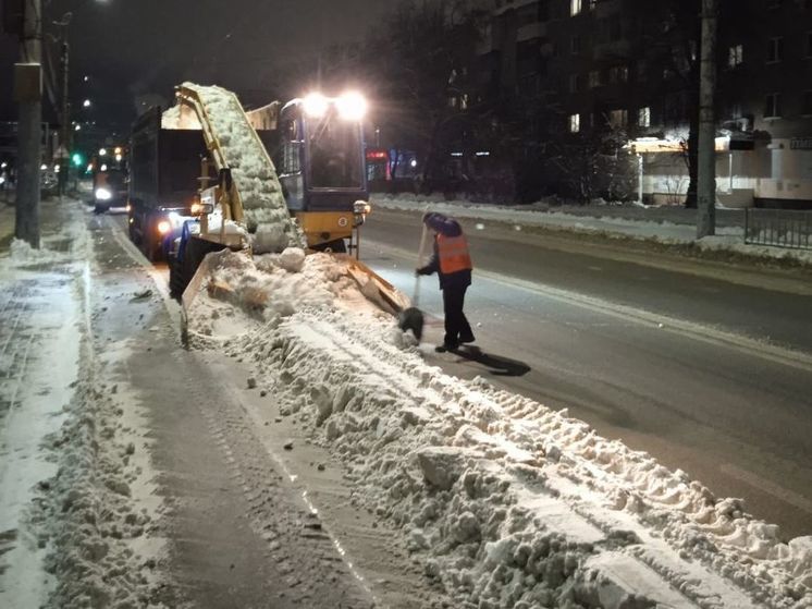 Около 5 тысяч кубометров снега расчистили ночью в Воронеже