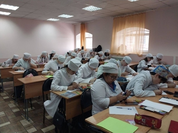 Студенты-медики из Читы написали письма бойцам СВО