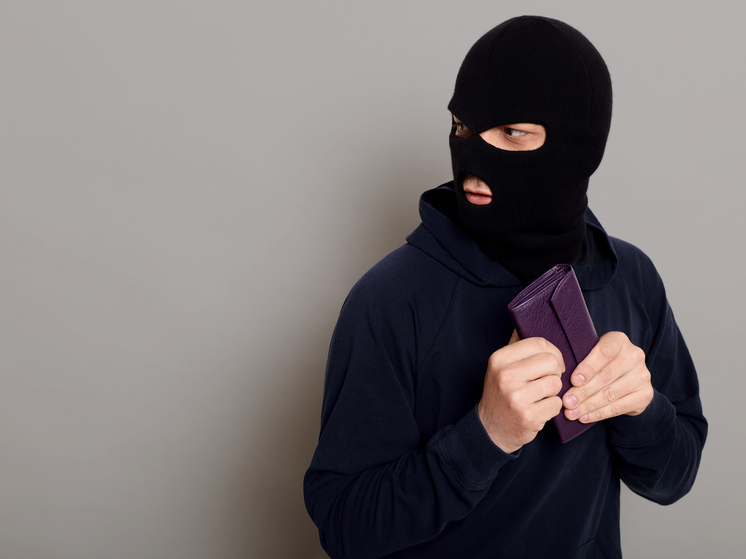 Брачный аферист обчистил влюблённую в него жительницу Воронежа почти на 150 тысяч рублей