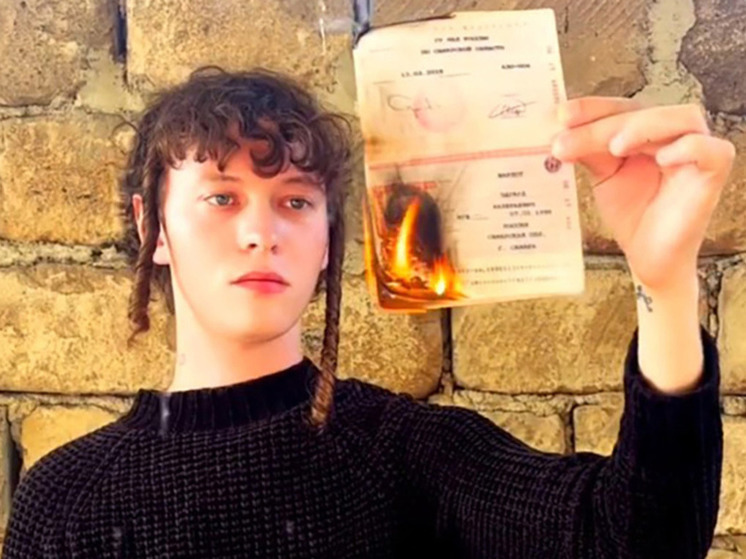 На вернувшегося в Россию певца Шарлота написали еще одно заявление