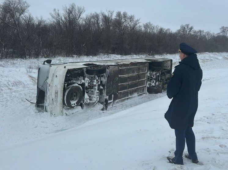 В Советском районе Саратовской области на бок опрокинулся автобус с пассажирами