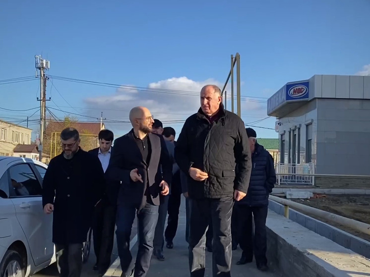 Премьер Дагестана осмотрел новые поликлиники