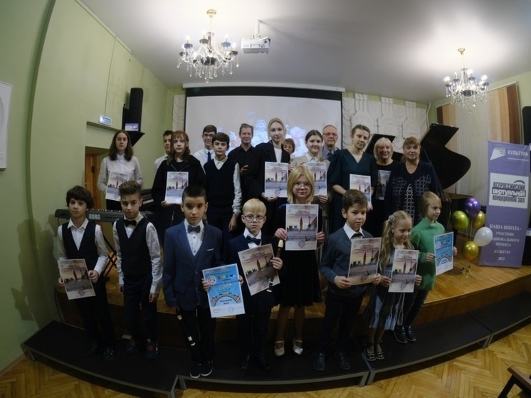 В Смоленской ДМШ имени Глинки прошла беседа-концерт «Туманный Альбион»