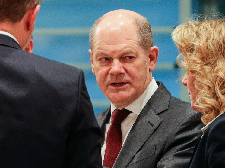 Шольц заявил, что во время саммита G20 призвал положить конец украинскому конфликту