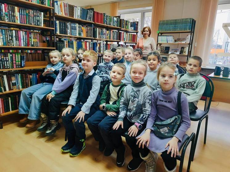 Для школьников Серпухова провели экскурсию в библиотеку