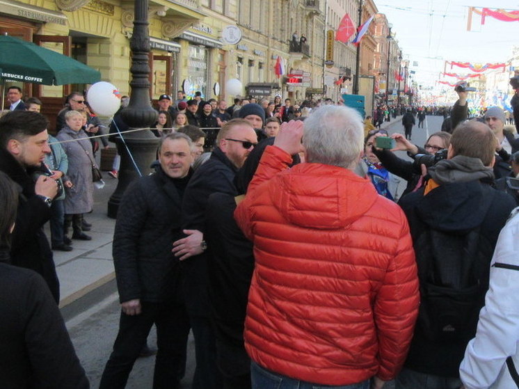 Депутат Милонов призвал сократить  расстояние запрета парковки у остановок