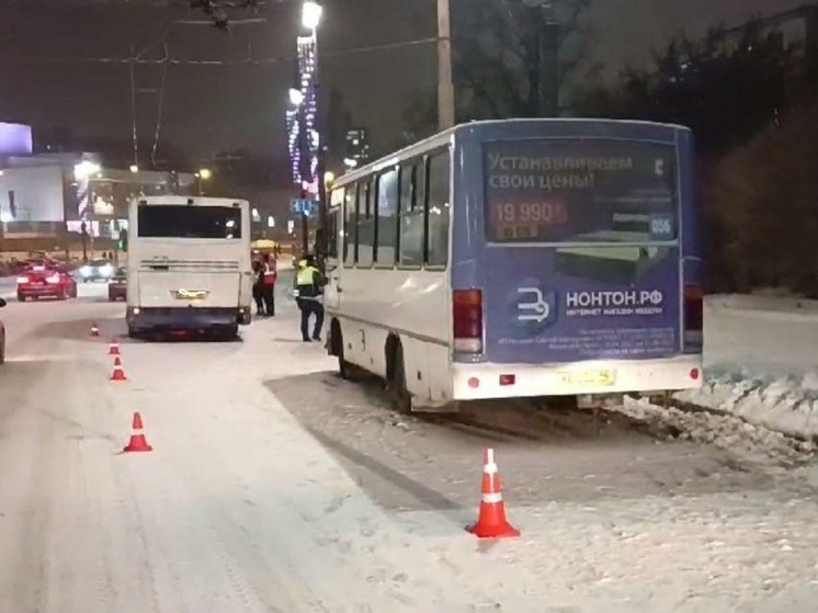 При столкновении двух автобусов в Екатеринбурге пострадали пассажиры