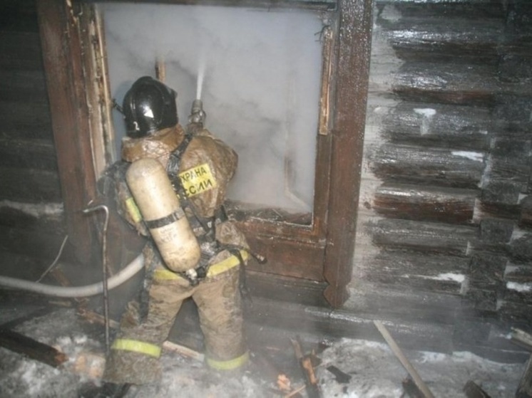 Жилой дом горел рано утром 23 ноября в Томском районе