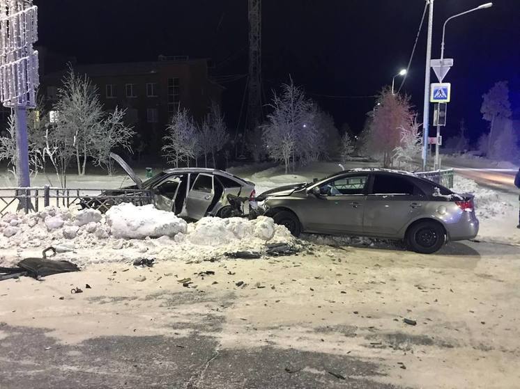 В Муравленко водитель иномарки пострадал в жестком ДТП на перекрестке