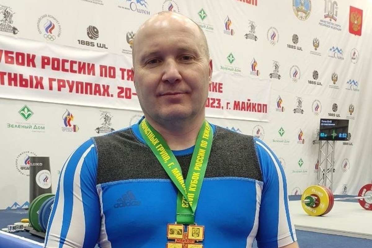 Директор спортшколы Ноябрьска победил на Кубке России по тяжелой атлетике