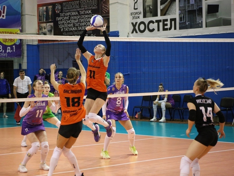 Игроки хабаровской женской волейбольной команды «Амурские тигрицы» подводят итоги второго тура чемпионата России