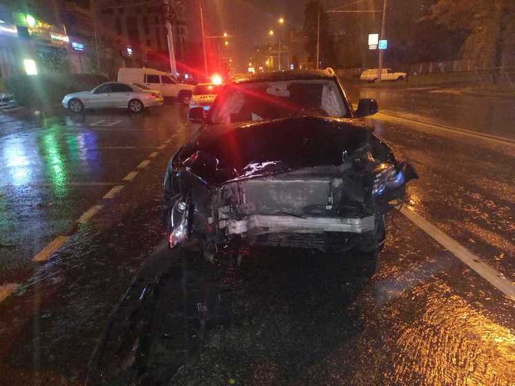 Две иномарки не поделили перекресток в Ставрополе: один водитель ранен