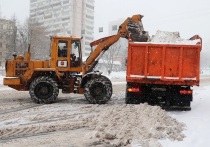 Телеканал РЕН ТВ сообщает, что непогода спровоцировала транспортный коллапс в ряде российских регионов