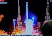 Японская газета Asahi со ссылкой на опрошенных экспертов сообщает, что недавно запущенный первый разведывательный спутник КНДР способен различать объекты размером в метры, чем он уступает аналогичным космическим аппаратам западных стран.