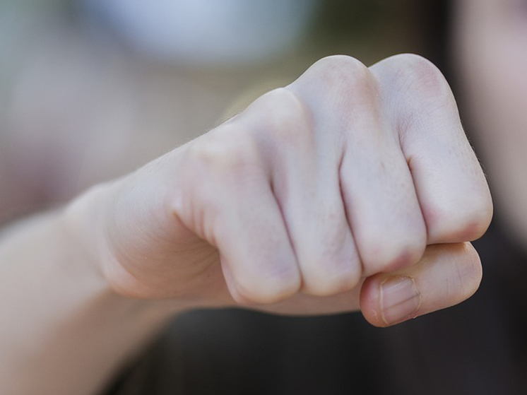 Мигрантка избила следователя на допросе и отняла протокол