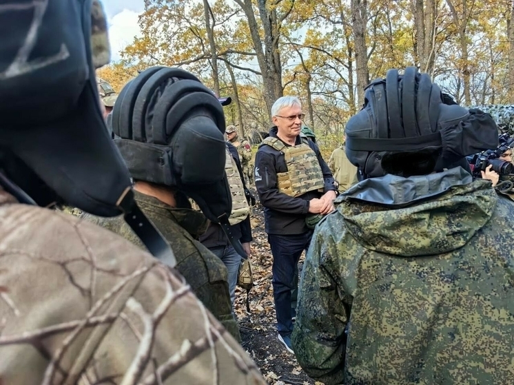Спецтехнику и памятные часы предали бойцам СВО от челнинцев