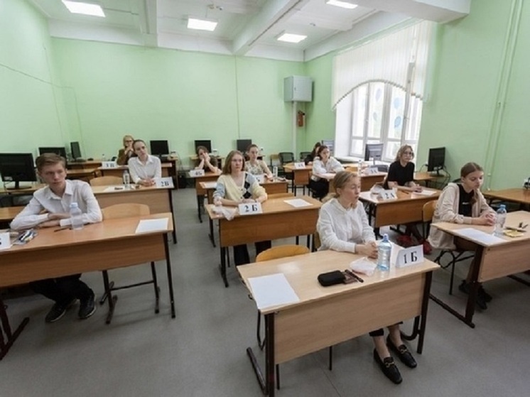 В Новосибирске родители высказались об ограничении использования смартфонов в школах