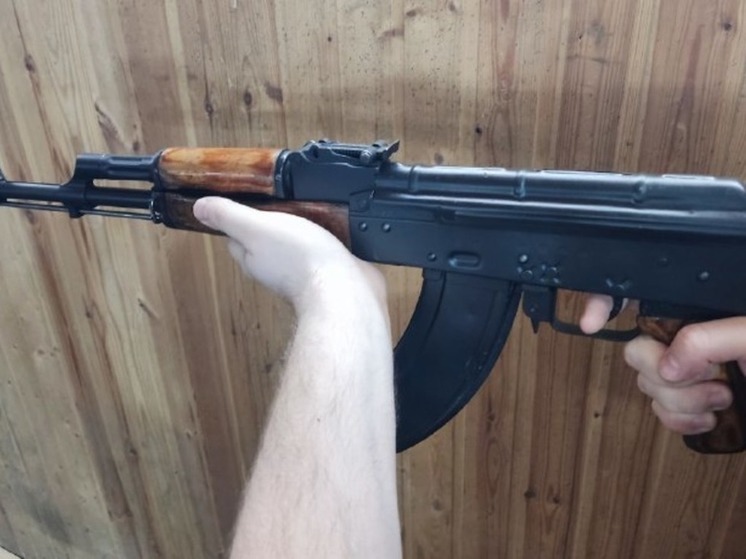 Полицейские задержали подростка, который ходил с автоматом по улицам Калининграда