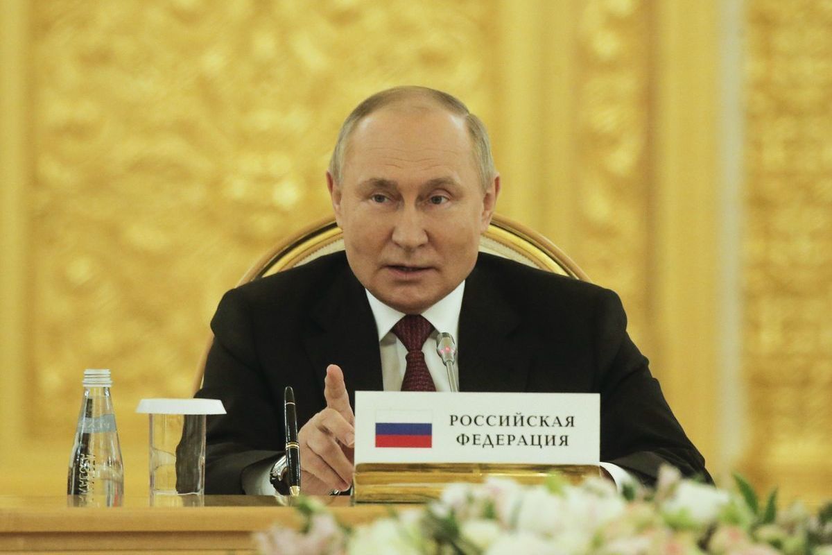 Путин и Лукашенко продолжили беседу после саммита ОДКБ в &#34;Аурусе&#34;