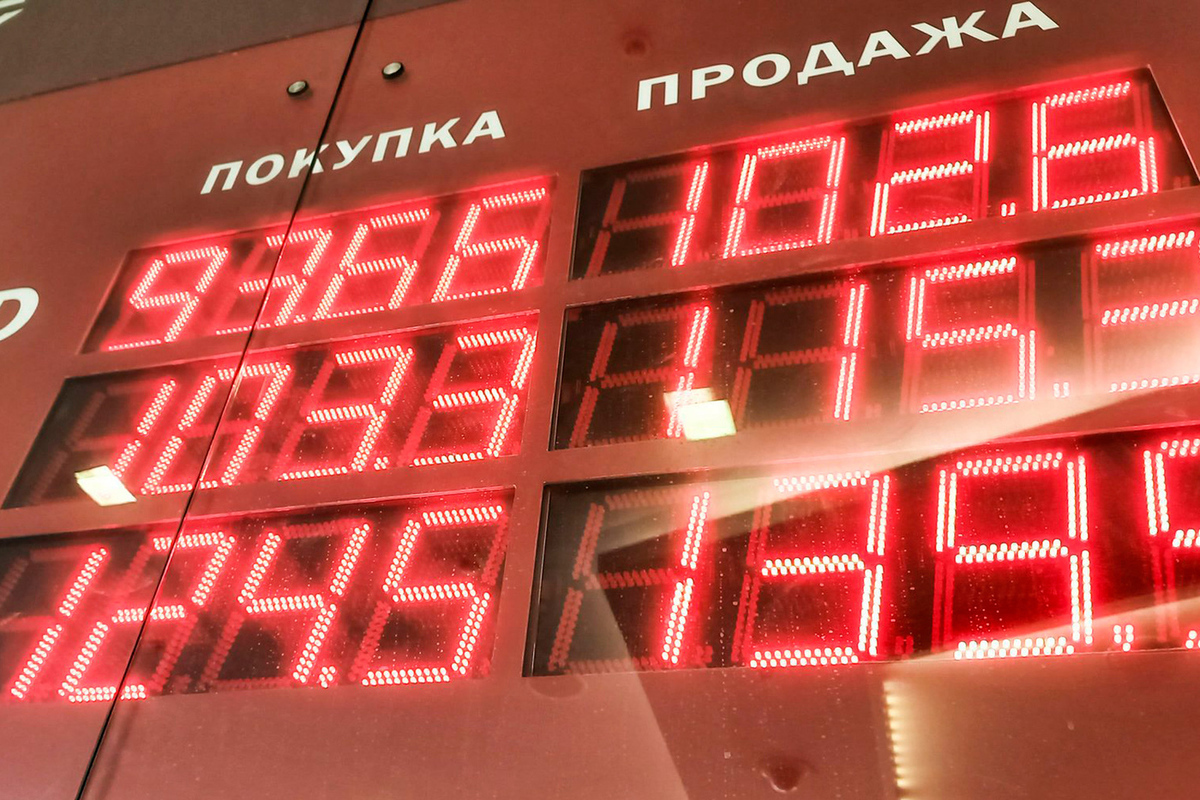 The ruble was predicted to weaken to 100-110 per dollar: economists named the reasons