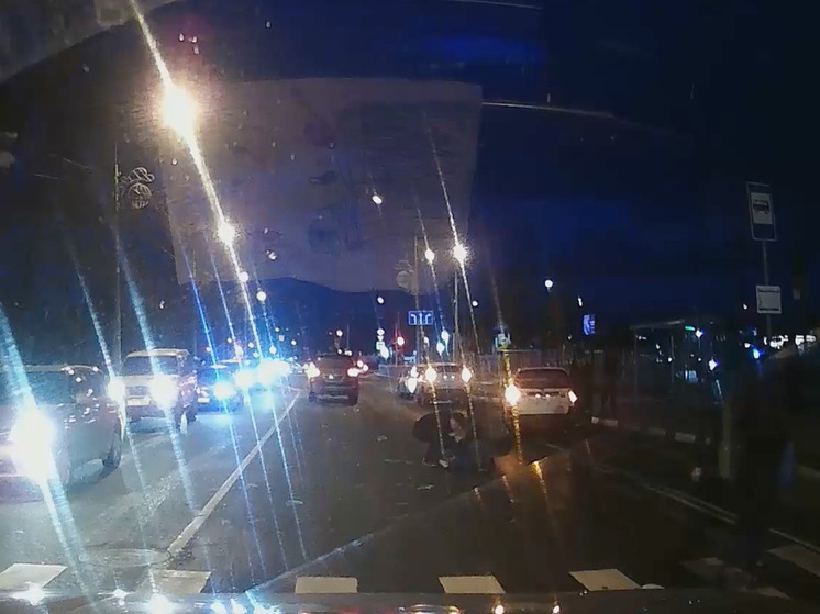 Женщина попала под колеса автомобиля на пешеходном переходе в Южно-Сахалинске