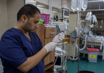 Телеканал Al Mayadeen со ссылкой на представителя больницы мучеников Аль-Аксы сообщил, что медикаментов, которые поставляются в сектор Газа, не хватает местным больницам даже на одни сутки, и некоторые из них продолжают испытывать острый дефицит топлива для электрогенераторов