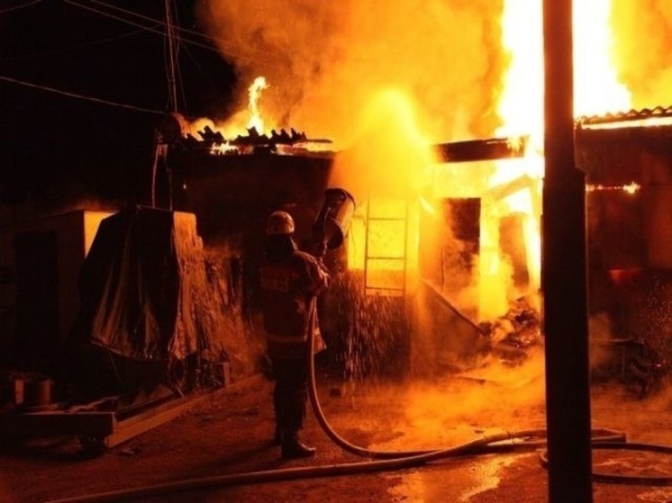 В Неклиновском районе при пожаре в доме пострадала пенсионерка